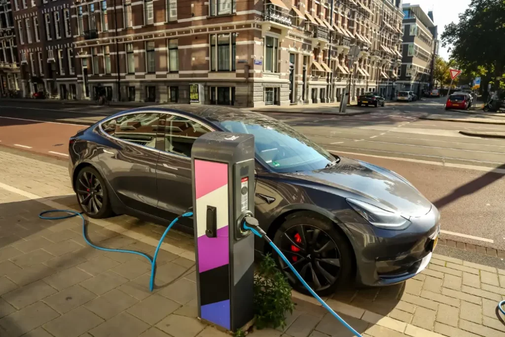 How many amps to charge a Tesla